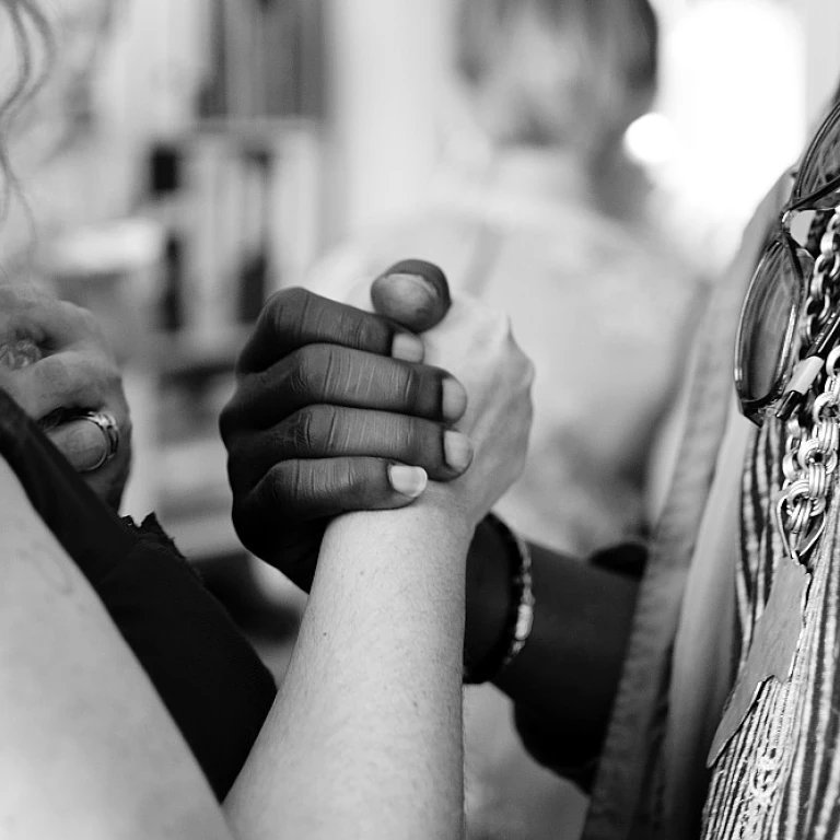 Enhancing Team Dynamics: Effective Phrases for Performance Reviews