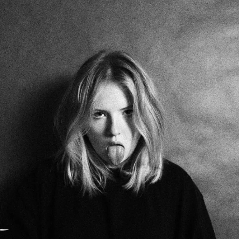 How flex desk workspaces reshape employee experience and performance